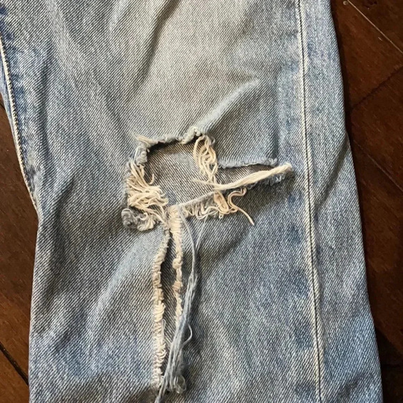 Levi’s 501 tapered button fly jeans Ripped knees Light wash Women’s size 26 - Picture 5 of 15